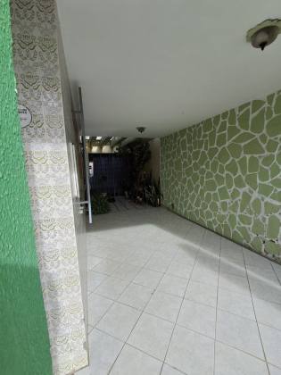 Casa localizada na Avenida Hermes Fontes