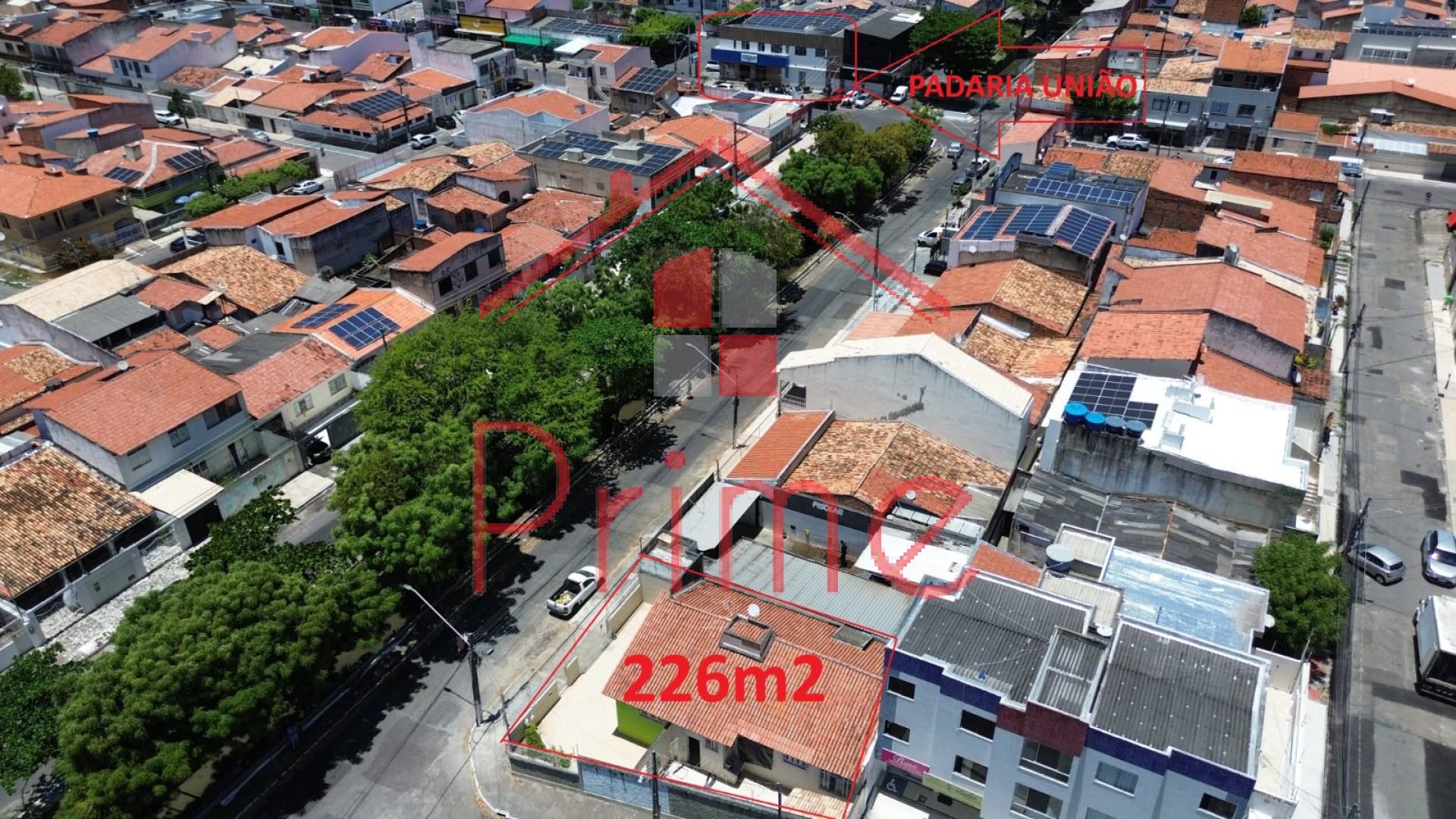 CASA DE ESQUINA NA AVENIDA PRÓXIMO A PADARIA UNIÃO