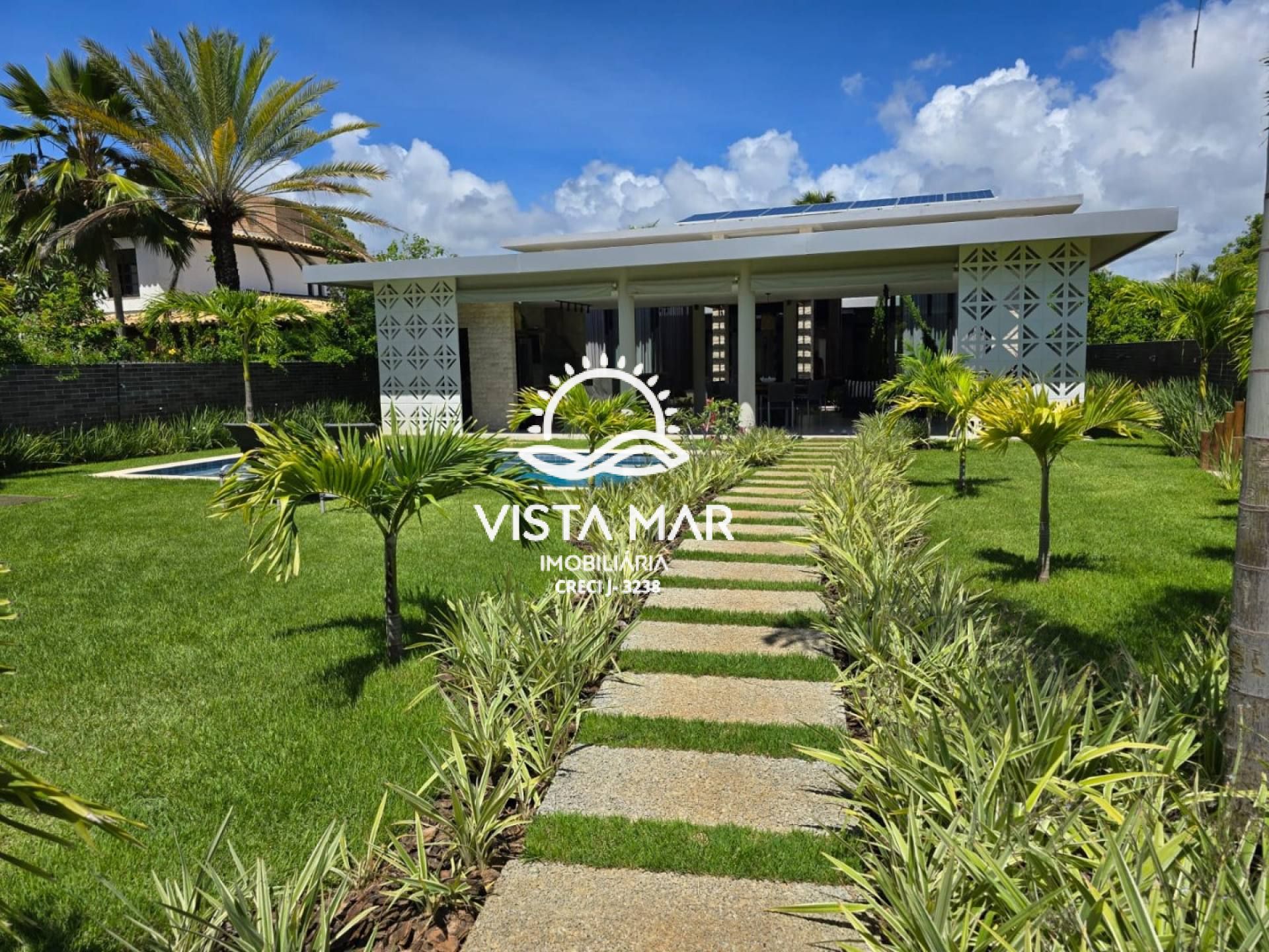 CASA DE ALTO PADRÃO | 5 SUÍTES | PRAIA DA ESPERA – ITACIMIRIM Condomínio fechado pé na areia