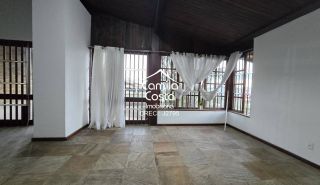 Mansão Clássica em Madeira de Lei: O Seu Refúgio de Alto Padrão com Vista Panorâmica no Centro de Alagoinhas-BA, com 4 quartos 4 suítes