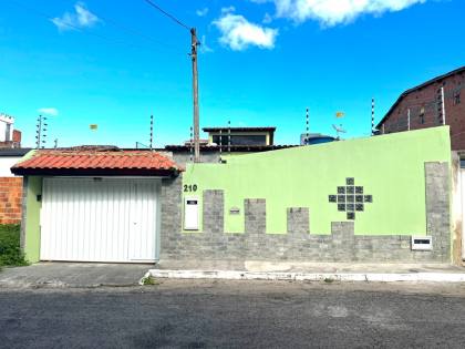 Casa Para Vender com 03 quartos 01 suítes no bairro Silva Jardim em Alagoinhas
