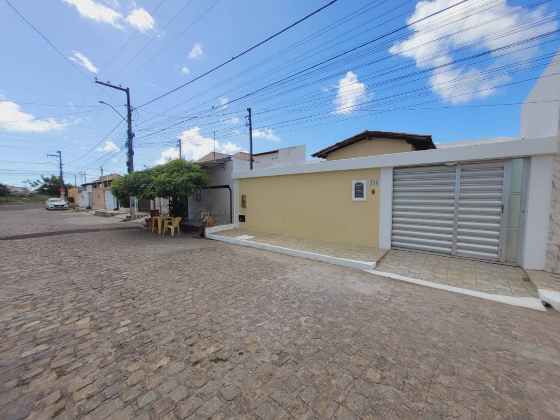 Casa 2/4 sendo 1 suíte - Aruana