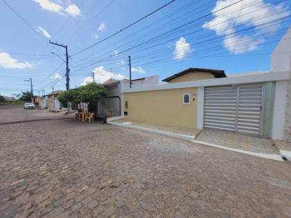 Casa 2/4 sendo 1 suíte - Aruana
