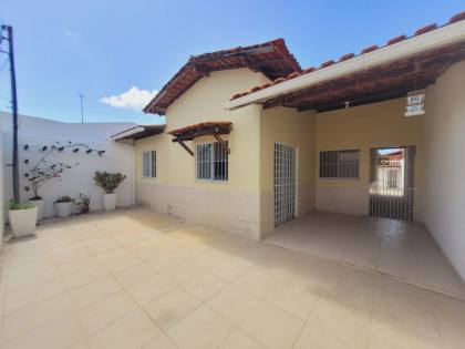 Casa 2/4 sendo 1 suíte - Aruana