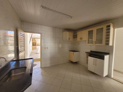 Casa 2/4 sendo 1 suíte - Aruana