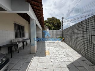 Vendo casa 2/4 na Farolândia com 1 suíte