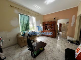 Vendo casa 2/4 na Farolândia com 1 suíte