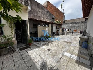 Vendo casa 2/4 na Farolândia com 1 suíte