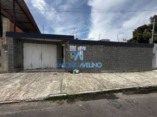 Vendo casa 2/4 na Farolândia com 1 suíte