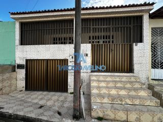 Casa 3/4 com suíte no Eduardo Gomes