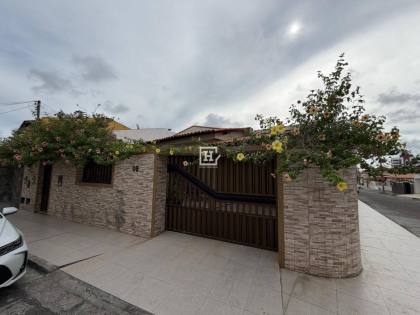 Casa com 6 Quartos à Venda no Luzia - Aracaju