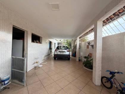 Casa com 6 Quartos à Venda no Luzia - Aracaju