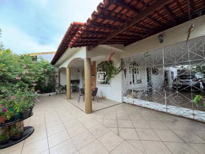 Casa com 6 Quartos à Venda no Luzia - Aracaju