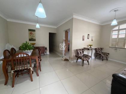 Casa com 6 Quartos à Venda no Luzia - Aracaju