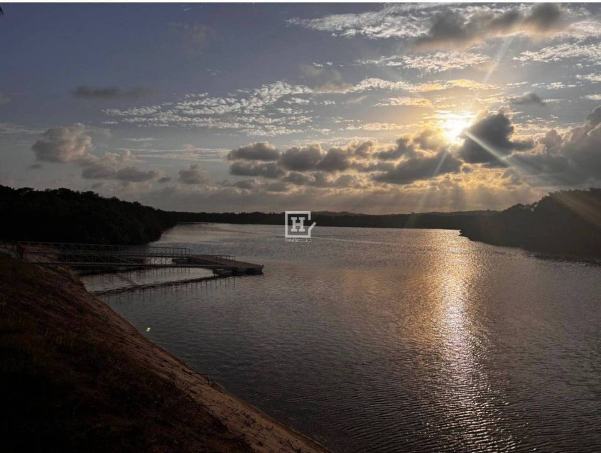 Lote com 286 m² à Venda no Condomínio Villaredo Aruana, Robalo
