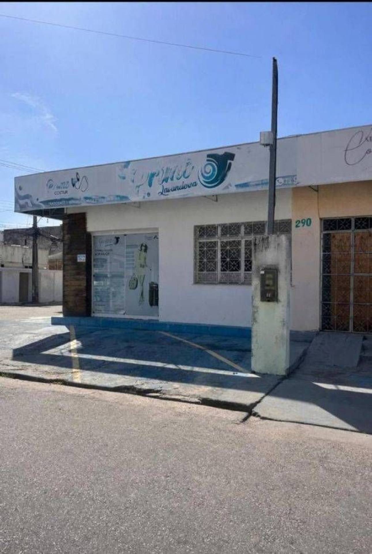Ponto Comercial com 6 Salas e 4 Vagas à Venda no Salgado Filho