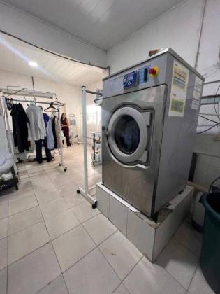Ponto Comercial com 6 Salas e 4 Vagas à Venda no Salgado Filho