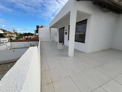 Casa com 5 Quartos e Piscina na Coroa do Meio