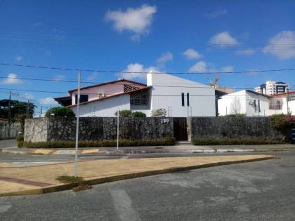 Casa com 5 Quartos e Piscina na Coroa do Meio