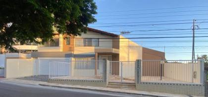 Casa com 5 Quartos e Piscina na Coroa do Meio