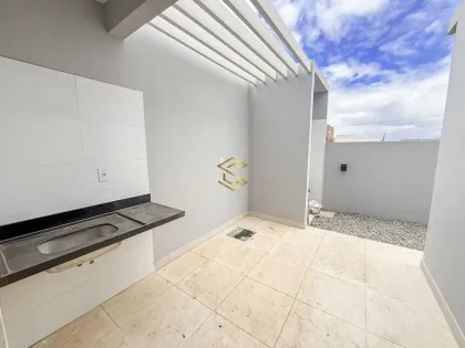 Casa à venda no Village Sudoeste com 3 quartos e área gourmet, por R$ 365.000