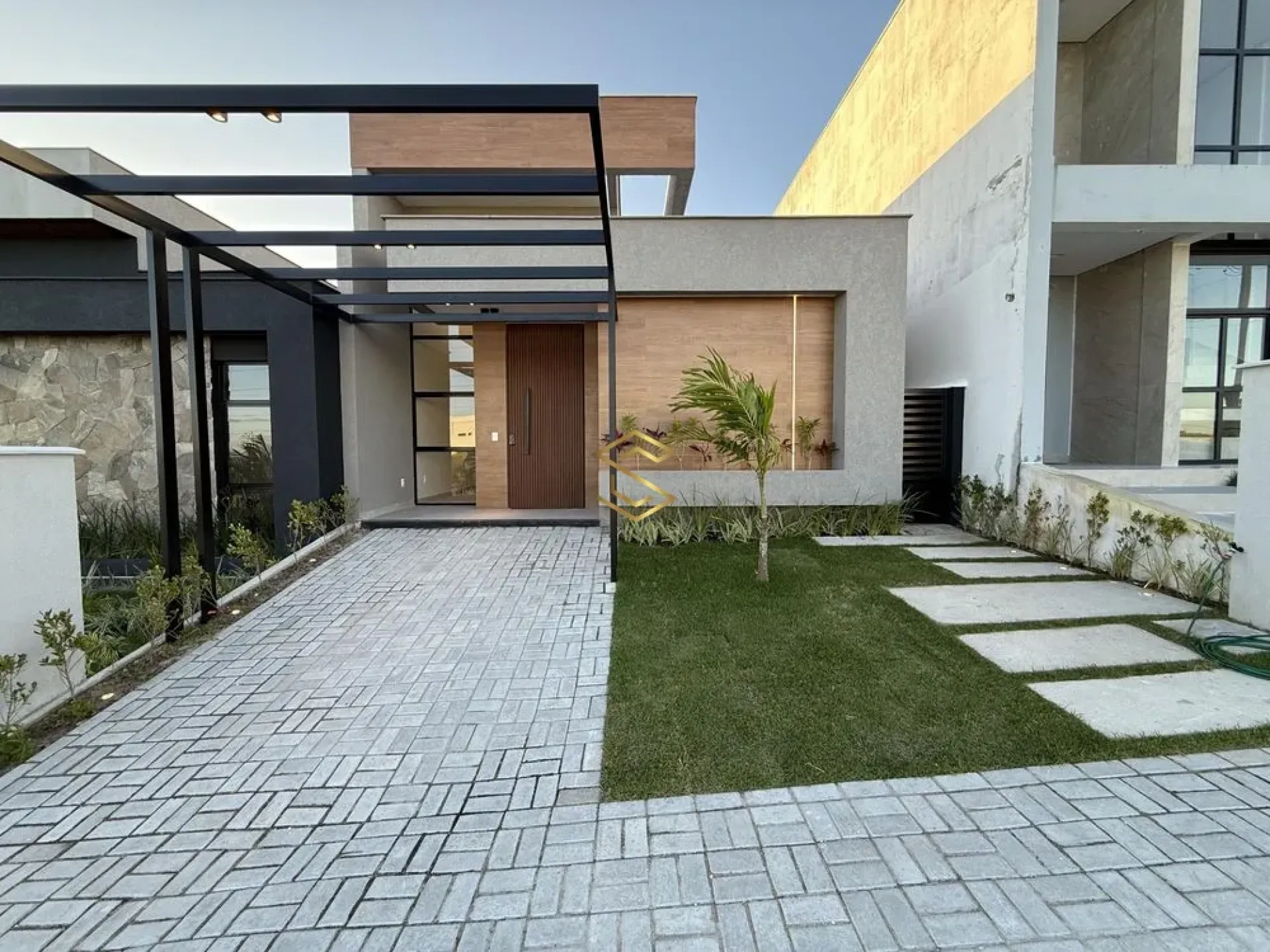Casa em condomínio - Ecoville – 2 suítes e acabamento impecável - R$ 550.000