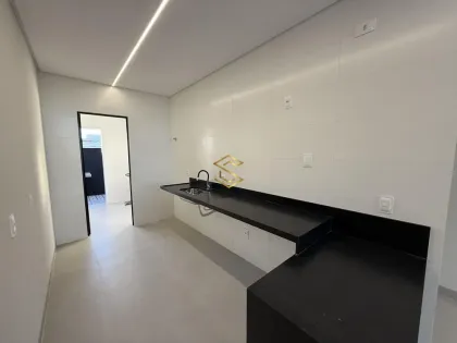 Casa em condomínio - Ecoville – 2 suítes e acabamento impecável - R$ 550.000
