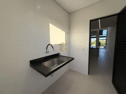 Casa em condomínio - Ecoville – 2 suítes e acabamento impecável - R$ 550.000