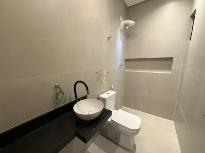 Casa em condomínio - Ecoville – 2 suítes e acabamento impecável - R$ 550.000