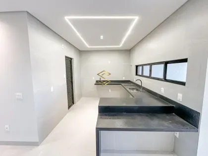 Casa no Ecoville Residence, 4 quartos e gourmet, R$ 950.000,00