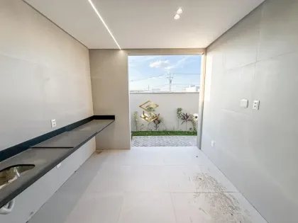 Casa no Ecoville Residence, 4 quartos e gourmet, R$ 950.000,00