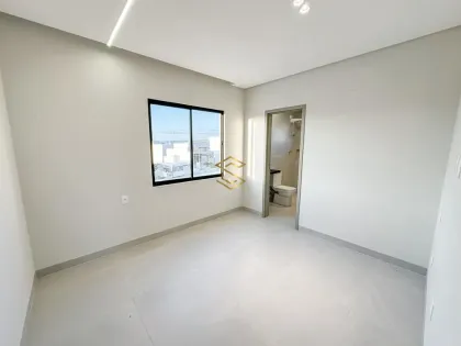 Casa no Ecoville Residence, 4 quartos e gourmet, R$ 950.000,00