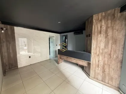 Prédio Comercial 157m² com 5 Escritórios + Estacionamento no Catolé
