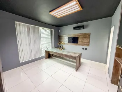 Prédio Comercial 157m² com 5 Escritórios + Estacionamento no Catolé