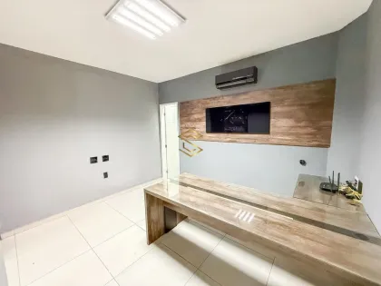 Prédio Comercial 157m² com 5 Escritórios + Estacionamento no Catolé