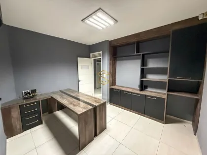 Prédio Comercial 157m² com 5 Escritórios + Estacionamento no Catolé