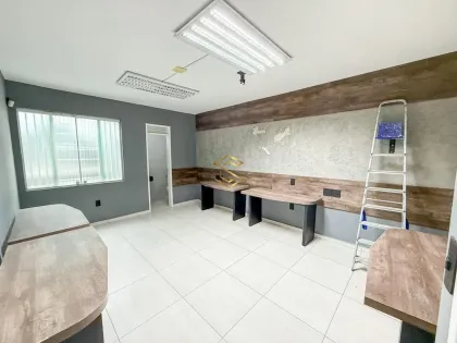 Prédio Comercial 157m² com 5 Escritórios + Estacionamento no Catolé