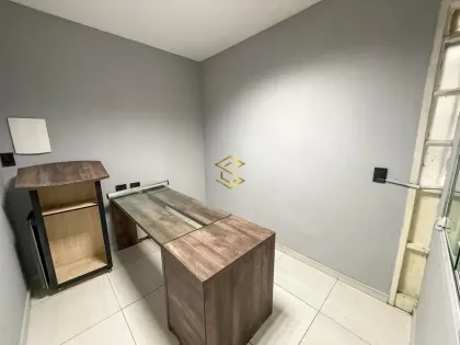 Prédio Comercial 157m² com 5 Escritórios + Estacionamento no Catolé