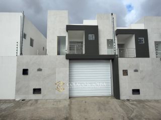 Casa duplex a venda no centenário