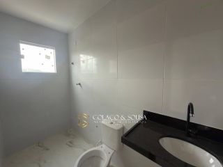 Casa duplex a venda no centenário