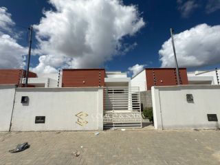 CASA 2 QUARTOS COM SUITE PRONTA PARA MORAR