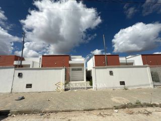 CASA 2 QUARTOS COM SUITE PRONTA PARA MORAR