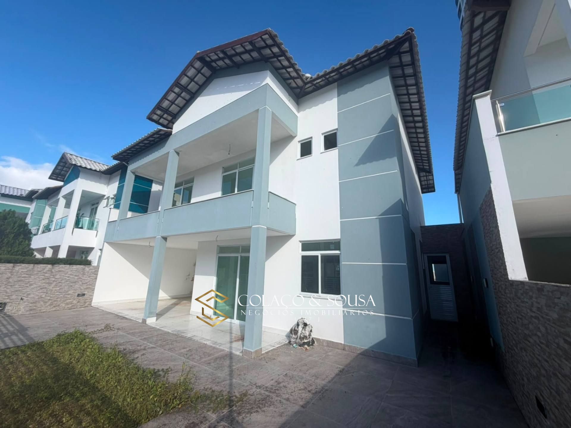 Casa Duplex a venda em condomínio fechado no bairro do Alto Branco com estrutura de lazer completa 