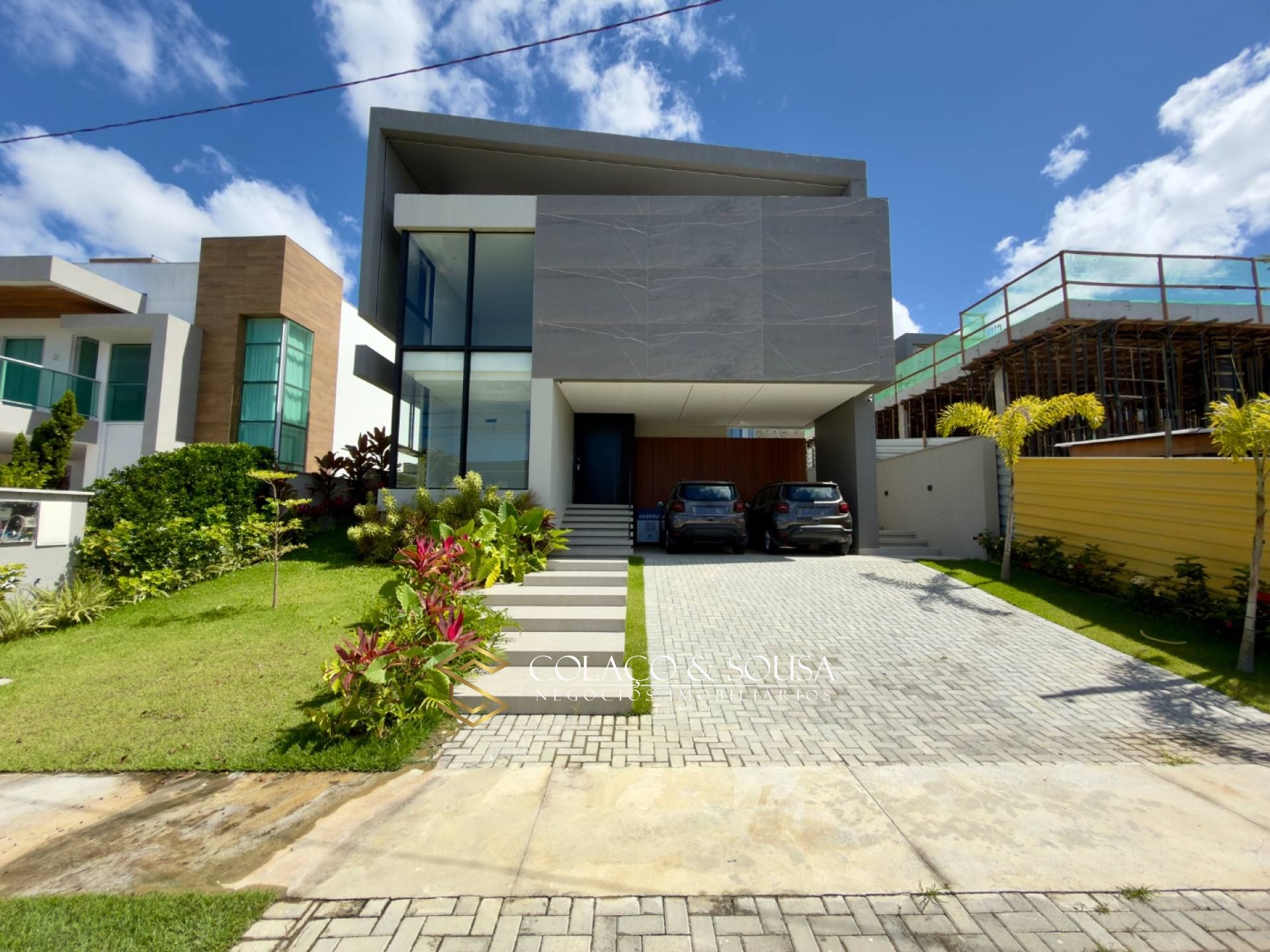 CASA NOVA A VENDA NO ALPHAVILLE MIRANTE com 04 suítes amplas e área de lazer privativa  