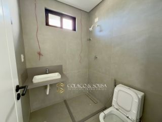 CASA NOVA A VENDA NO ALPHAVILLE MIRANTE com 04 suítes amplas e área de lazer privativa  
