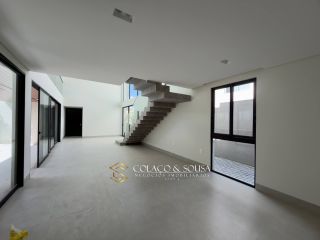 CASA NOVA A VENDA NO ALPHAVILLE MIRANTE com 04 suítes amplas e área de lazer privativa  