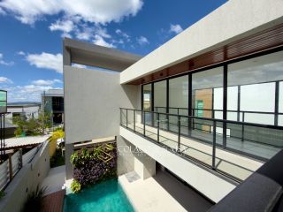 CASA NOVA A VENDA NO ALPHAVILLE MIRANTE com 04 suítes amplas e área de lazer privativa  