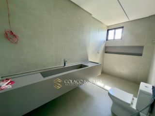 CASA NOVA A VENDA NO ALPHAVILLE MIRANTE com 04 suítes amplas e área de lazer privativa  