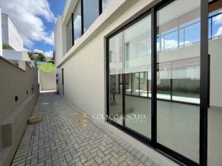 CASA NOVA A VENDA NO ALPHAVILLE MIRANTE com 04 suítes amplas e área de lazer privativa  