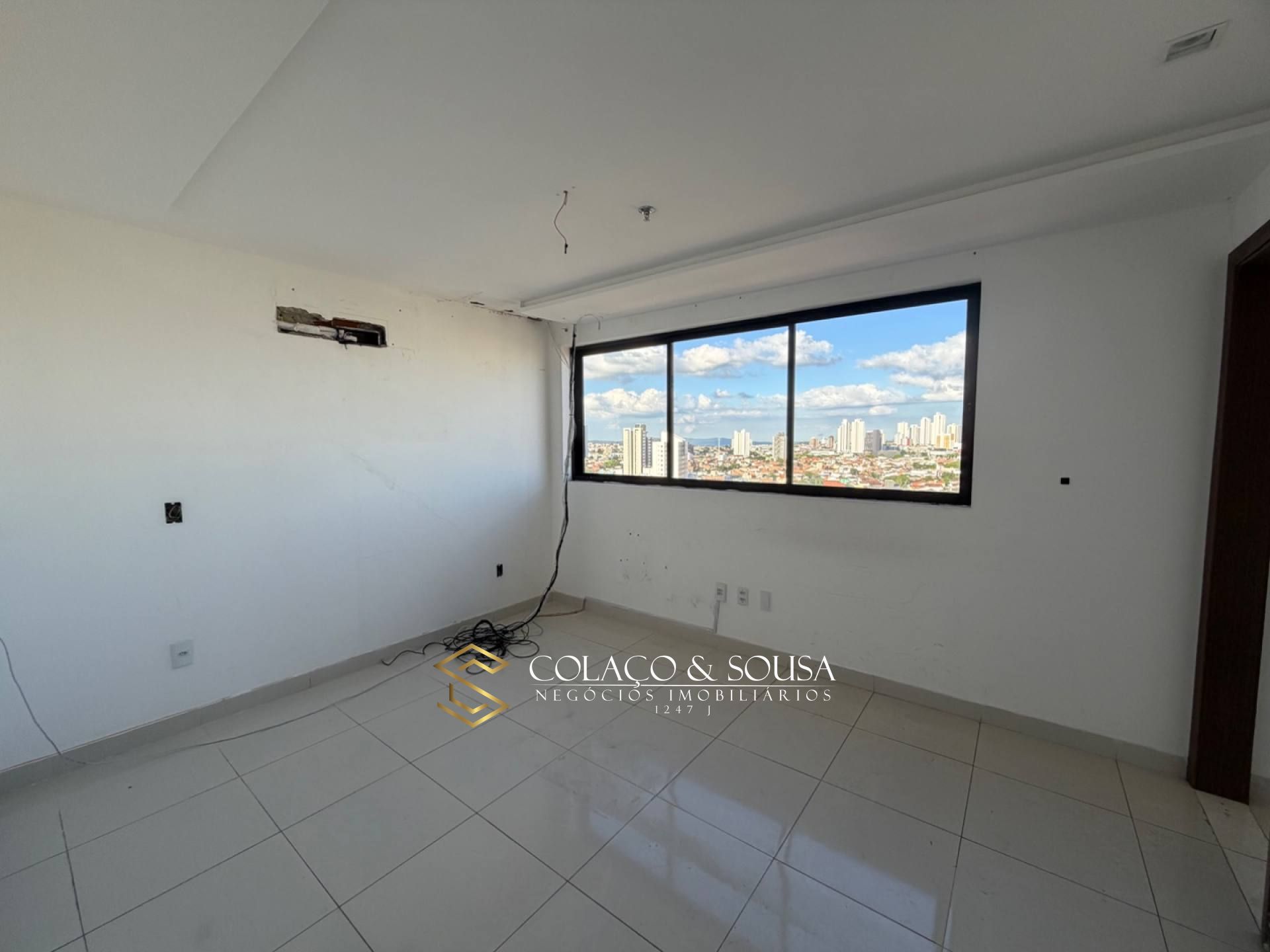 SALA COMERCIAL A VENDA NO CENTRO JURÍDICO RONALDO CUNHA LIMA 29,70mt IDEAL PARA ESCRITÓRIOS,CONSULTÓRIOS OU EMPRESAS QUE NECESSITAM DE SEGURANÇA E BOA LOCALIZAÇÃO.ANDAR ALTO.